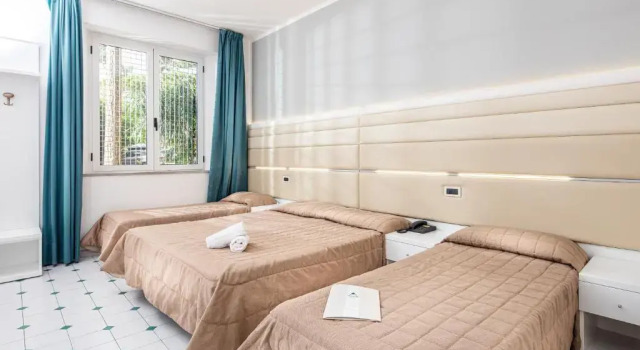 Четырёхместный номер Basic Hotel Mediterraneo