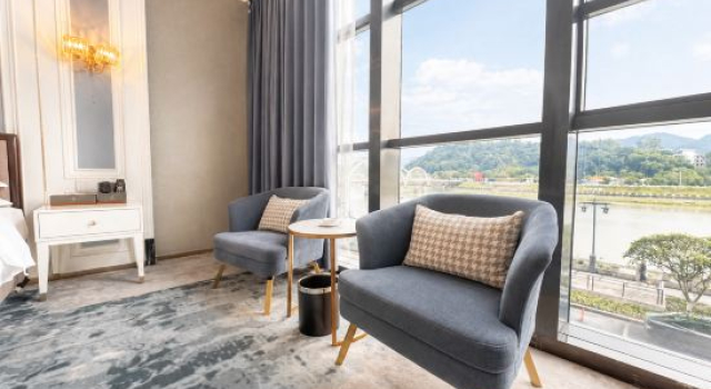 Двухместный люкс Deluxe с видом на реку Jingjiang Hotel