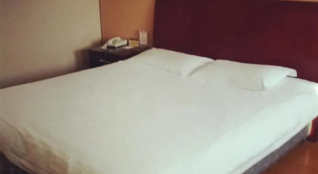 Home Inn, Забронировать Отель Отели Сиху 3 звезды, 3*