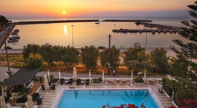 Трёхместный номер Standard с балконом и с видом на море Kyparissia Beach Hotel