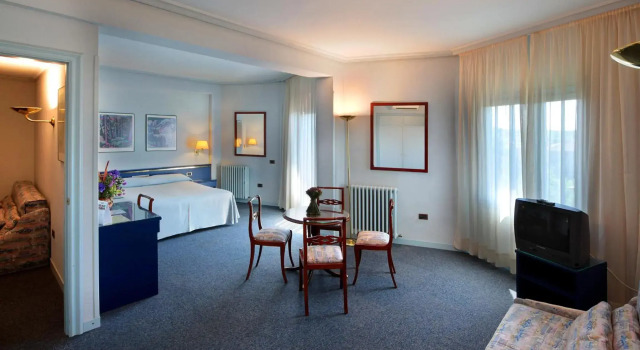 Hotel Rey Sancho Ramírez, Забронировать Отель Отели Somontano 3 звезды, 3*