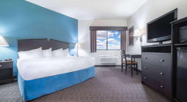 Двухместный номер Standard AmericInn by Wyndham Green Bay East