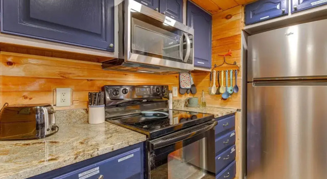 Коттедж Easy-access Pigeon Forge Cabin w/ Hot Tub!