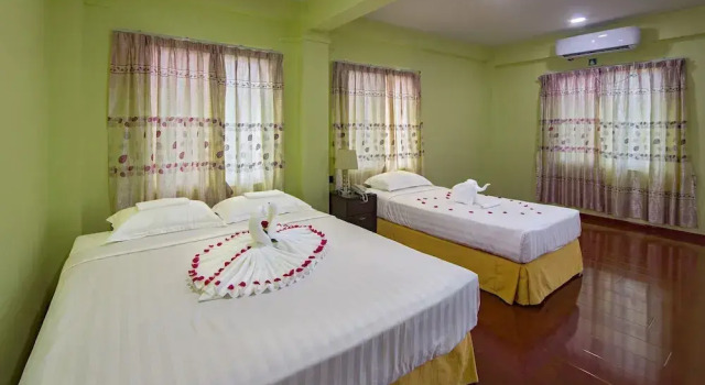 Семейный номер Standard c 1 комнатой с видом на город Hotel Myat Nan Taw Win