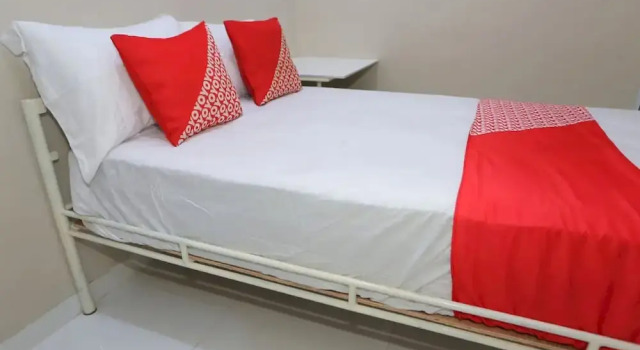 OYO 93356 Pondok Cirendeu, Prenota Hotel Hotel a South Tangerang con parcheggio, Parcheggio