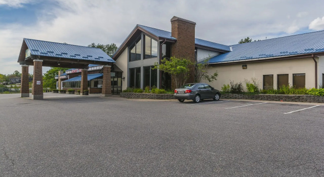 Jolly Roger Inn & Resort, Buchen Sie Resort Otter Lake Ontario