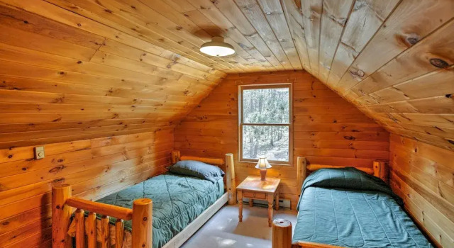 Private South Boardman Cabin on 10 Forest Acres!, Buchen Sie Ferienhaus South Boardman USA