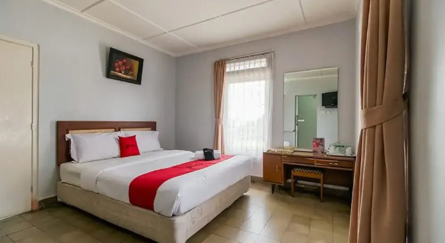 RedDoorz near Ngarai Sianok Bukittinggi