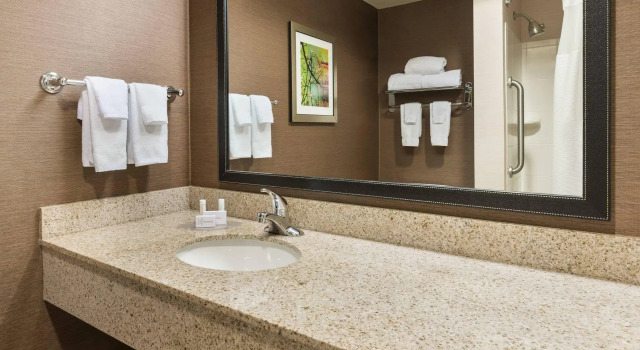 Четырёхместный номер Standard Fairfield Inn & Suites by Marriott Springdale