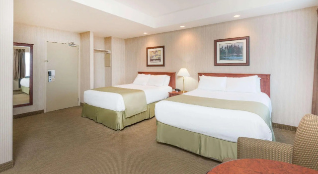 Четырёхместный номер Standard Ramada by Wyndham St. Johns