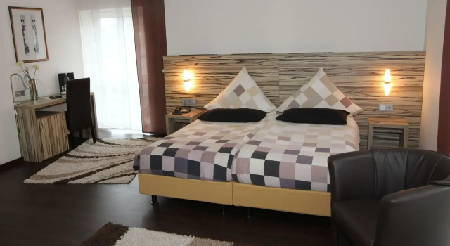 Designhotel Im Südfeld, Забронировать Отель Отели и гостиницы Камен, Отель