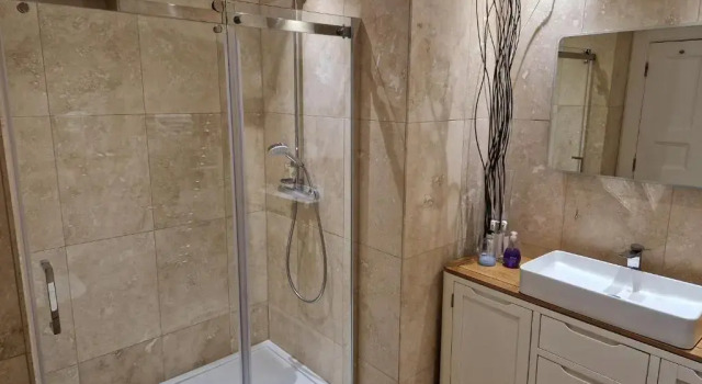 Parliament Sq apt 12 Royal Mile, Забронировать Отель Старый город Эдинбург, рядом с Национальный музей Шотландии