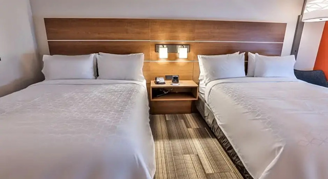 Четырёхместный люкс c 1 комнатой Holiday Inn Express & Suites - Nashville MetroCenter Downtown by IHG