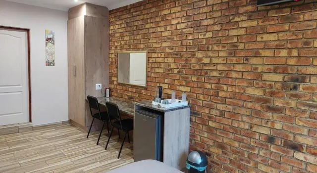 Двухместный номер Standard с видом на бассейн Twins Guest House Astoni