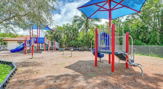 Cozy & Bright Naples Abode w/ Community Amenities!, Buchen Sie Ferienwohnung Naples 