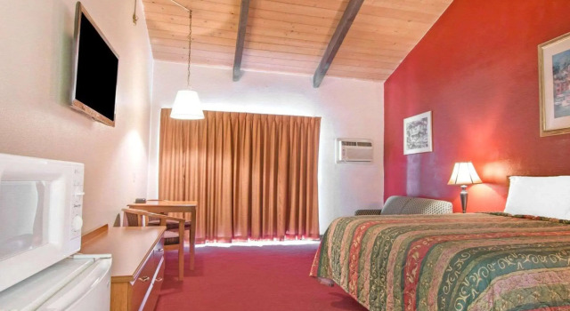 Rodeway Inn Fallbrook Downtown