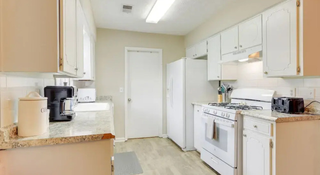Коттедж Charming Columbus Home w/ Yard - 10 Mi to Dtwn!