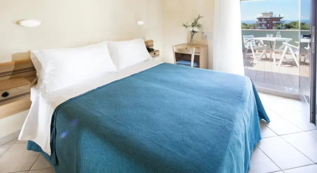 Двухместный номер Economy с балконом Hotel Sampaoli