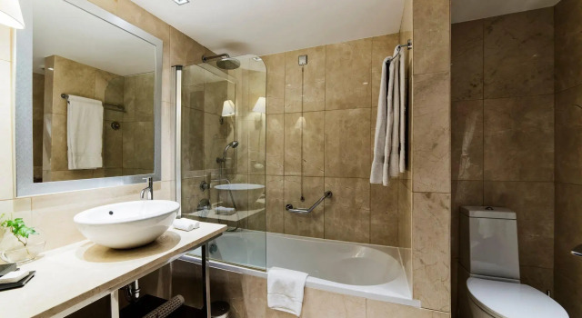 Клубный номер Standard Crowne Plaza Porto by IHG