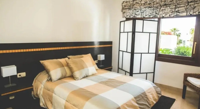Impressive Villa in Exclusive Area of Marbella, Забронировать Вилла Отели Бенаавис с парковкой, Парковка