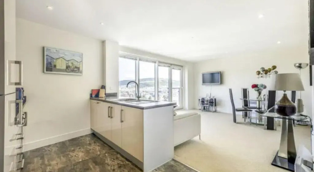 Penthouse Swansea Marina City Centre 100m from Beach, Забронировать Отель Суонси Полуостров Гоуэр, рядом с The Environment Centre