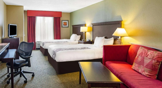 Четырёхместный люкс Garner Hotel Doswell Southeast by IHG