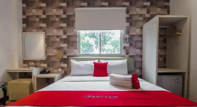 Двухместный номер Deluxe RedDoorz Plus near Mangga Besar Station 2