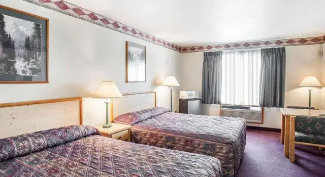 Четырёхместный люкс Rodeway Inn & Suites