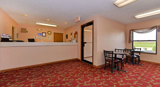Super 8 by Wyndham Chenoa, Book Hotel Chenoa Illinois