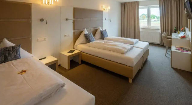 Двухместный номер Deluxe с балконом Confour Hotel