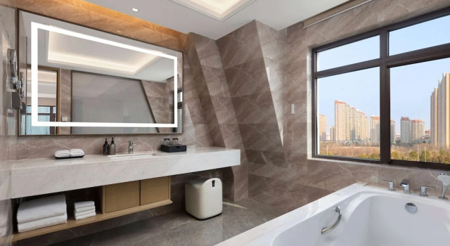 Двухместный люкс Luxury Ramada by Wyndham Zhumadian West Station