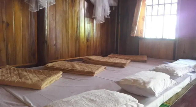 Кровать в общем номере Ba Be Lake Homestay - Quynh Chi