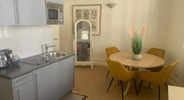 Семейный номер Standard Vancouver Hotel & Studios