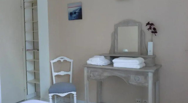 Tiny House et chambre chez l habitant, Забронировать Отель Отели Côte landaise с бассейном, Бассейн