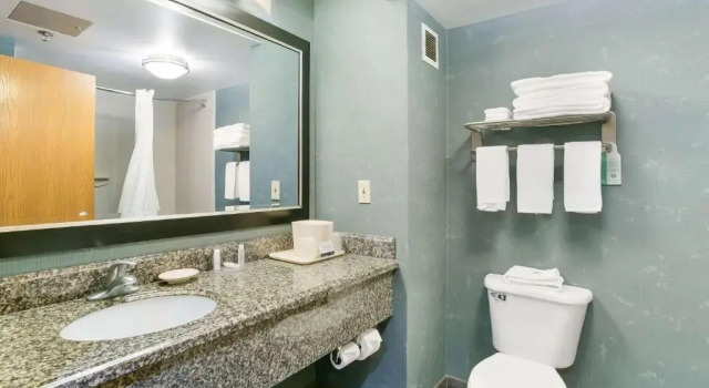 Люкс Quality Inn & Suites Bel Air I-95 Exit 77A