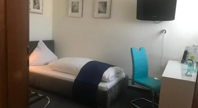 Hotel Kölbl, Book Hotel Hoteller i Unterhaching med parkering, Parkering