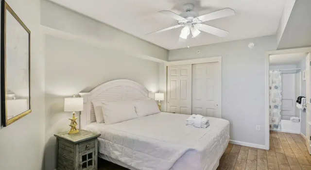 Seacrest 502 is a 2 BR Gulf Front on Okaloosa Island by RedAwning, Book Lejlighed Fort Walton Beach Emerald Coast