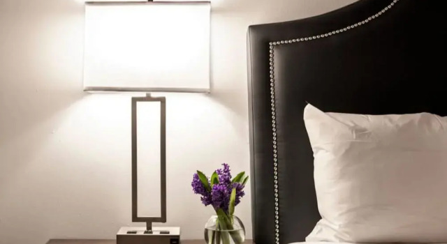 Beautiful 2BR 2BA In The Block by CozySuites, Забронировать Отель Отели Индианаполиса 3 звезды, рядом с Виктори Филд, 3*