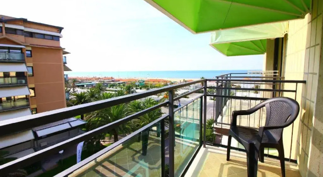 Трёхместный номер Standard с балконом и с частичным видом на море Hotel Siesta