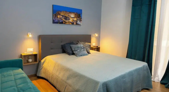 Alleria Rooms, Buchen Sie Bed & Breakfast Neapel Kampanien, in der Nähe von Centro Direzionale