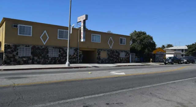 Top Hat Motel