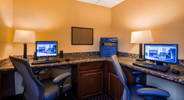 Best Western Plus Parkway Hotel