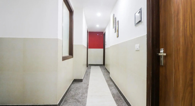 OYO 66577 Aakash Residency, Забронировать Отель Сакет Нью-Дели, рядом с Сад пяти чувств