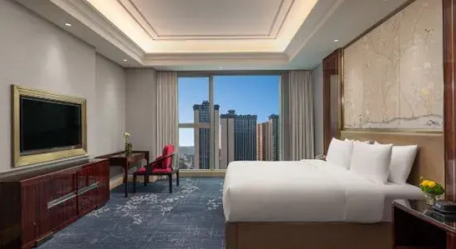 Четырёхместный люкс с 2 комнатами HUALUXE Leshan by IHG