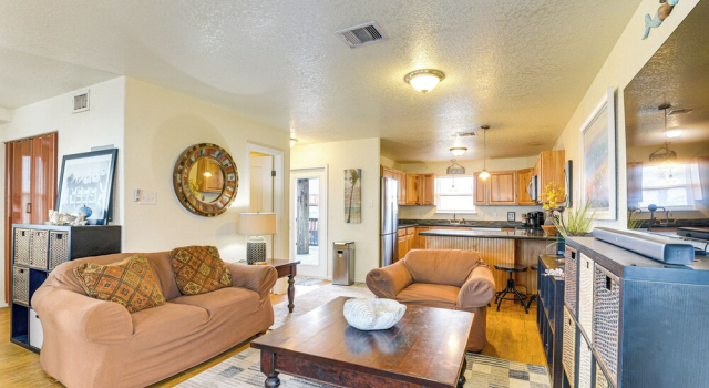 Daves Waves Pet-friendly Home in Surfside Beach, Book Feriehus Villaer i Houston, Villa