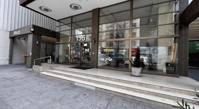 Apartamentos Plaza Bulnes, Забронировать Апартаменты/квартира Отели Сантьяго с бассейном, рядом с Муниципальный театр Сантьяго, Бассейн
