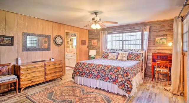 Апартаменты Cozy Lake Charles Studio w/ Golf Course Views