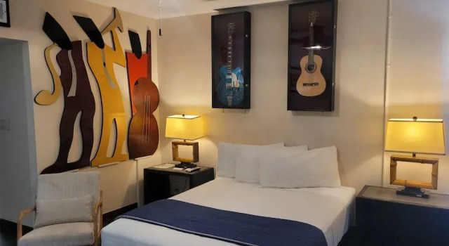 Студия Desert Hills Motel