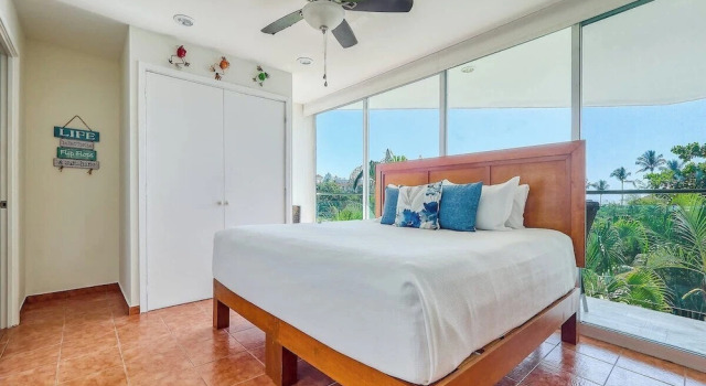 Апартаменты Beachfront 2BR Condo With Pool and Beachclub
