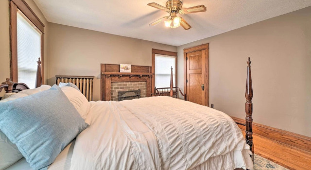 Коттедж Classy Colonial House w/ Furnished Sunroom!